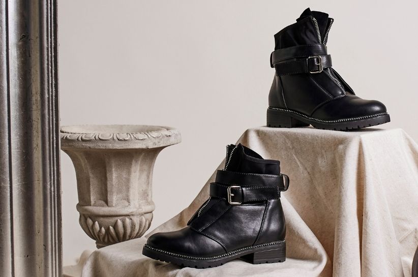 Lapos sarkú csizma – kényelmes mindennapi cipő. Fedezd fel a szezon top stílusait!